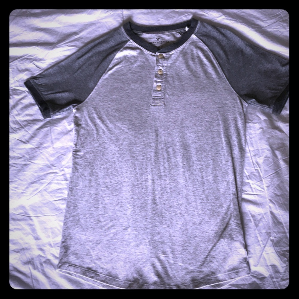 American Eagle 3 button tee